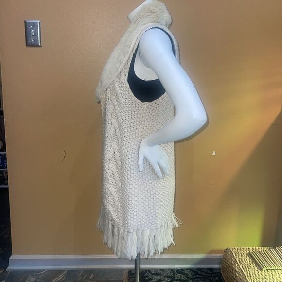 Anthropologie Lily’s Closet Ivory Sweater Vest With Faux Fur Collar Size S - Picture 4 of 15